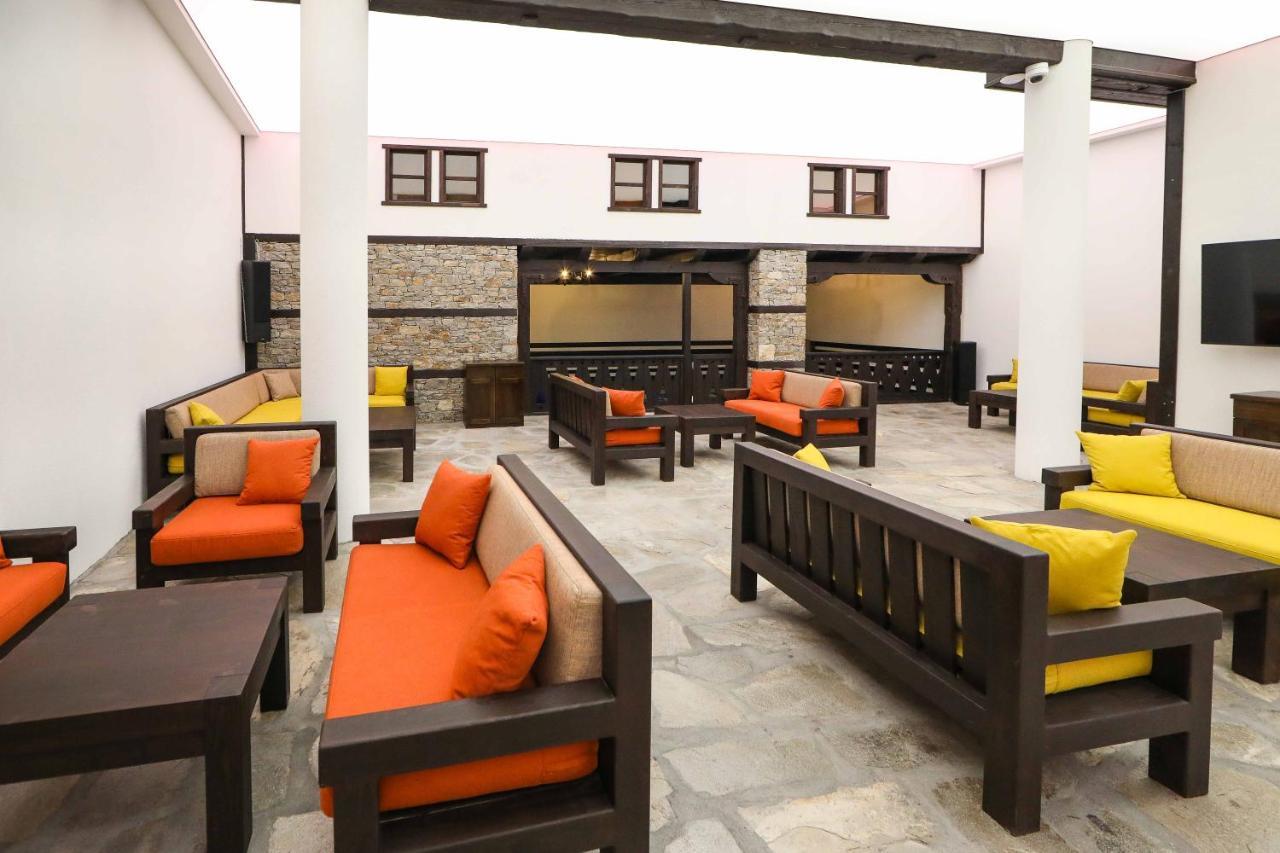Hotel Leshten *